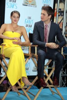 Shailene Woodley feet photo thumbnail