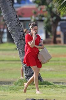 Shailene Woodley feet photo thumbnail