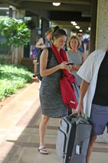 Shailene Woodley feet photo thumbnail