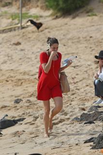 Shailene Woodley feet photo thumbnail
