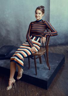 Shailene Woodley feet photo thumbnail