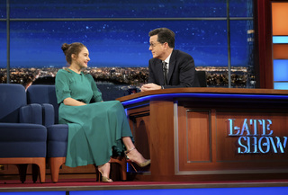 Shailene Woodley feet photo thumbnail