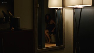 Shailene Woodley feet photo thumbnail