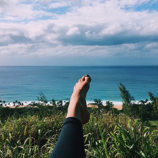 Shailene Woodley feet photo thumbnail