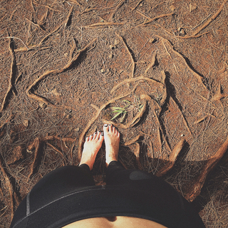 Shailene Woodley feet photo thumbnail
