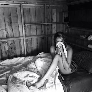 Shailene Woodley feet photo thumbnail