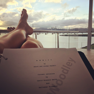 Shailene Woodley feet photo thumbnail