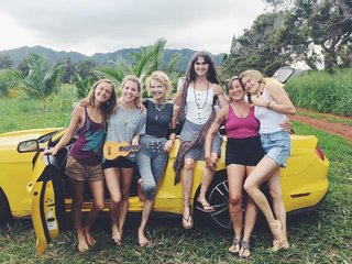 Shailene Woodley feet photo thumbnail