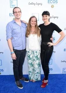 Shailene Woodley feet photo thumbnail