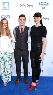 Shailene Woodley feet photo thumbnail