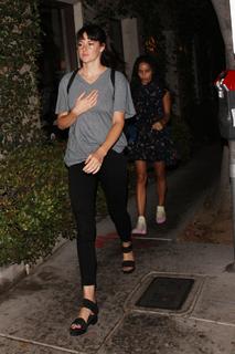 Shailene Woodley feet photo thumbnail