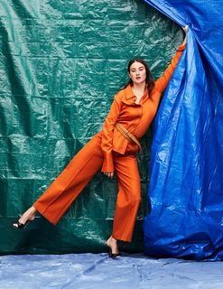 Shailene Woodley feet photo thumbnail