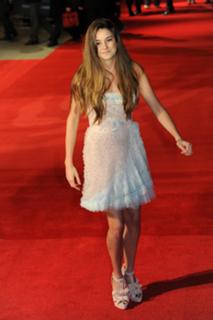 Shailene Woodley feet photo thumbnail