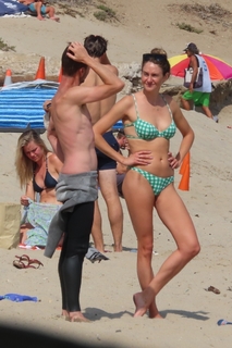 Shailene Woodley feet photo thumbnail