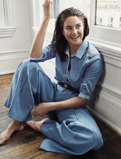 Shailene Woodley feet photo thumbnail