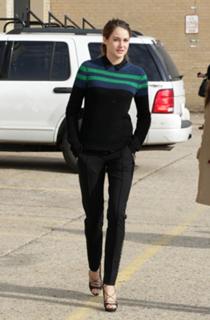 Shailene Woodley feet photo thumbnail