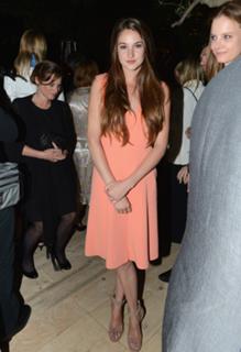 Shailene Woodley feet photo thumbnail