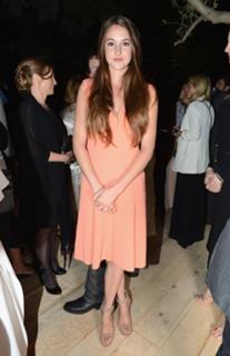Shailene Woodley feet photo thumbnail