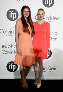 Shailene Woodley feet photo thumbnail