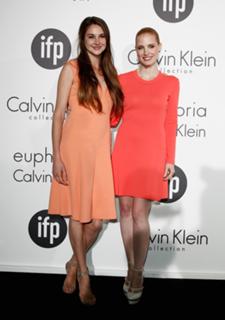 Shailene Woodley feet photo thumbnail
