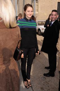 Shailene Woodley feet photo thumbnail