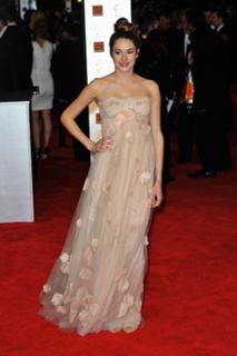 Shailene Woodley feet photo thumbnail
