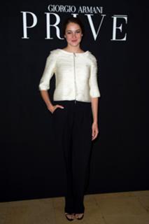 Shailene Woodley feet photo thumbnail