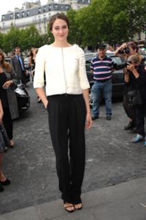 Shailene Woodley feet photo thumbnail