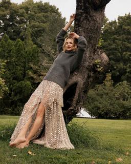 Shailene Woodley feet photo thumbnail