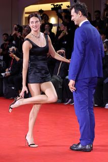 Shailene Woodley feet photo thumbnail