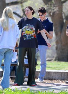 Shailene Woodley feet photo 7