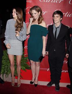 Shailene Woodley feet photo thumbnail
