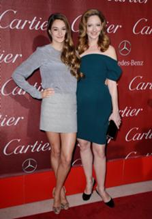 Shailene Woodley feet photo thumbnail