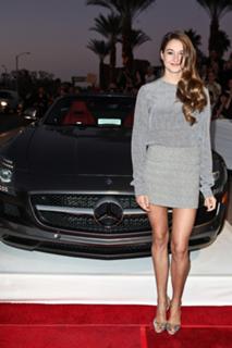 Shailene Woodley feet photo thumbnail