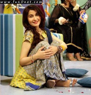 Shaista Lodhi feet photo thumbnail