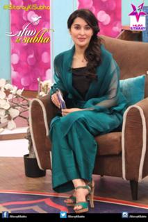 Shaista Lodhi feet photo thumbnail