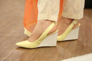 Shaista Lodhi feet photo thumbnail