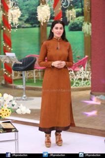 Shaista Lodhi feet photo thumbnail
