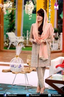 Shaista Lodhi feet photo thumbnail