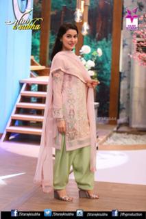 Shaista Lodhi feet photo thumbnail