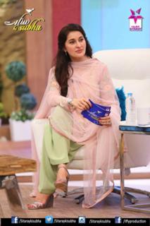 Shaista Lodhi feet photo thumbnail