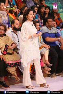 Shaista Lodhi feet photo thumbnail