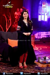 Shaista Lodhi feet photo thumbnail