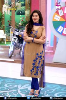 Shaista Lodhi feet photo thumbnail