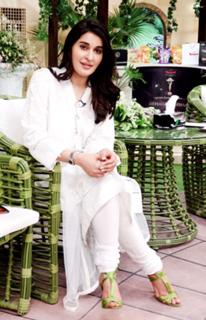 Shaista Lodhi feet photo thumbnail