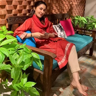 Shaista Lodhi feet photo thumbnail