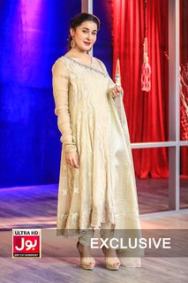 Shaista Lodhi feet photo thumbnail