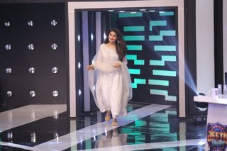 Shaista Lodhi feet photo thumbnail