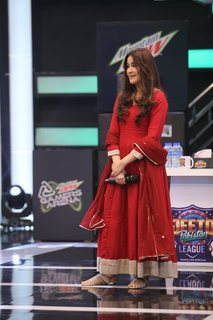 Shaista Lodhi feet photo thumbnail