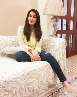 Shaista Lodhi feet photo thumbnail